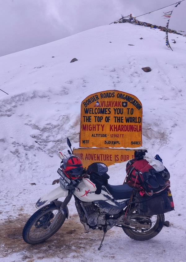 Khardungla in snow in may 